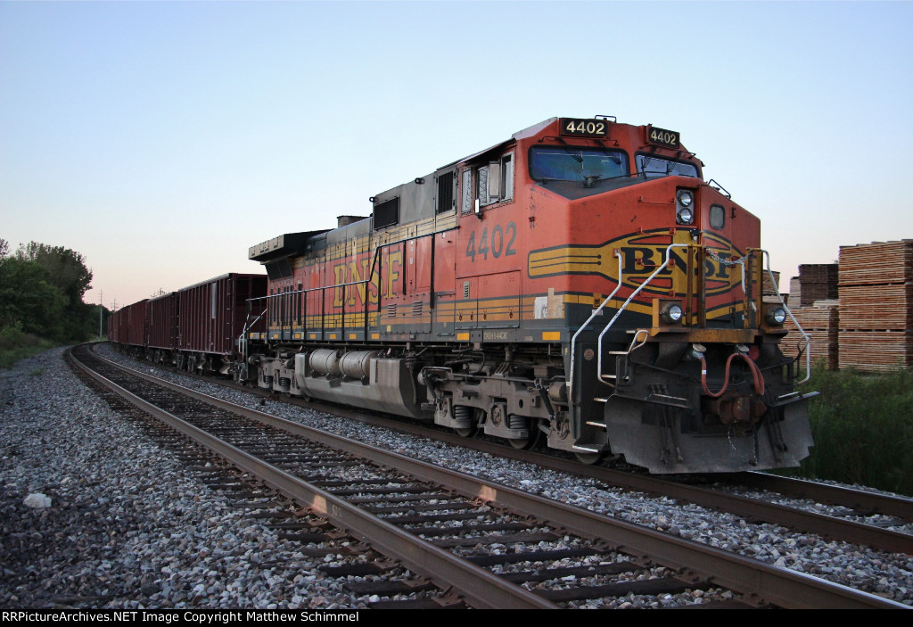 BNSF 4402